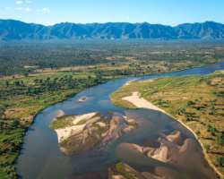 There are a large variety of mammals, river wildlife, and more than 300 species of birds. The significant Nile crocodiles are also found in the river 